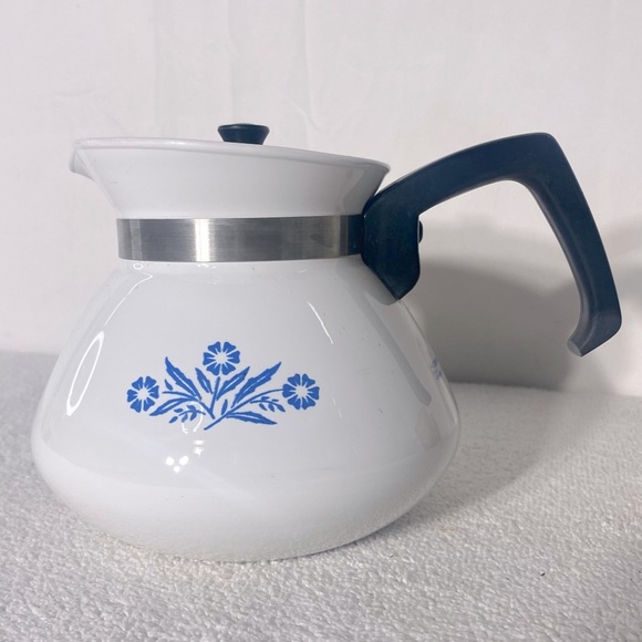 Vintage Corningware Blue Cornflower 6 Cup Teapot - Picture 1 of 11